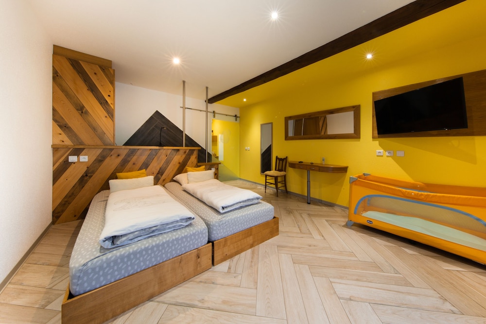 Exclusive Double Room, Hot Tub, Courtyard View (Le Poirier) - Photo 1