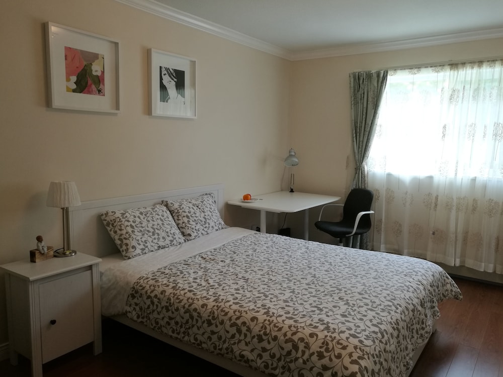 Comfort Suite, 1 Queen Bed with Sofa bed photo 3