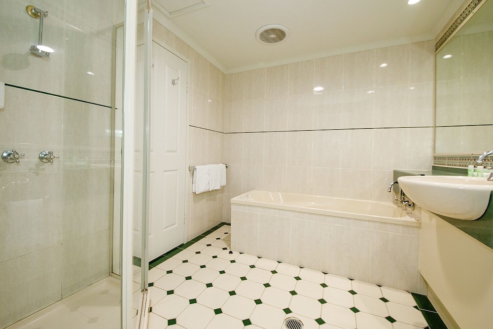 Wattle Suite photo 3