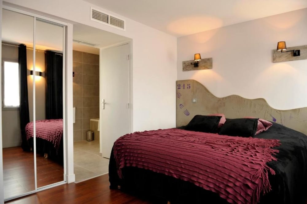 Duplex, 1 Double Bed with Sofa bed (Suite Duplex Family) photo 3