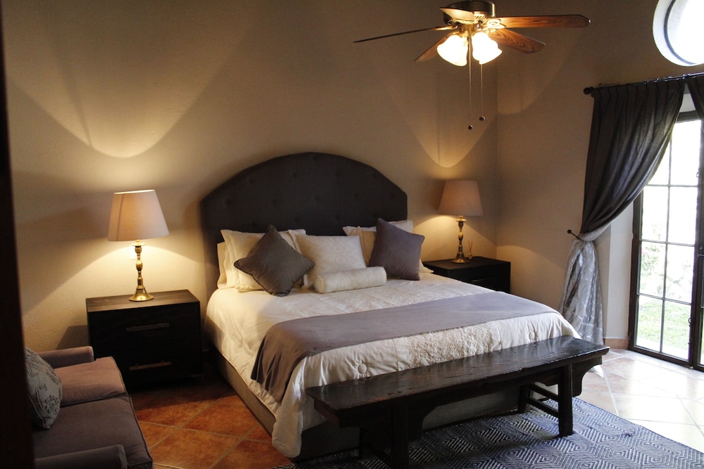 Double Room, 1 King Bed