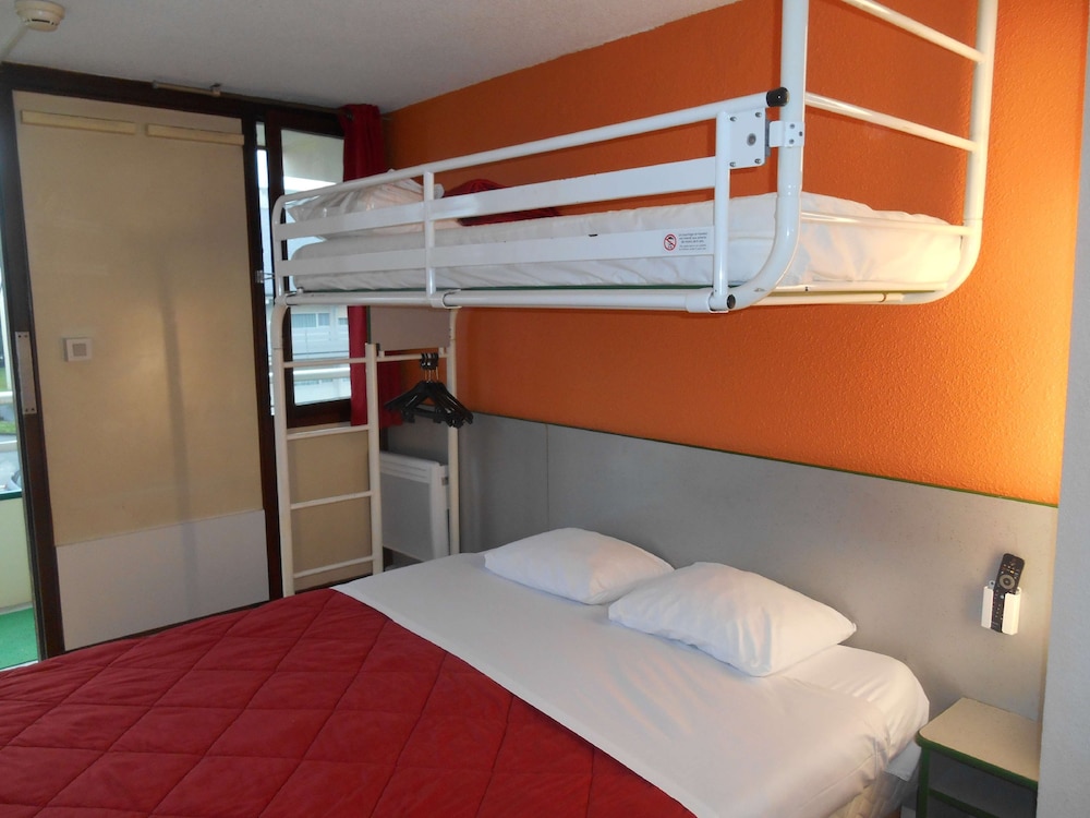 Standard Room, Multiple Beds (1 Double and 1 Single bed) - Photo 2