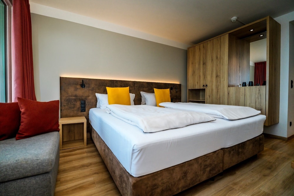 Comfort Double Room, 1 King Bed, Balcony, Resort View photo 1