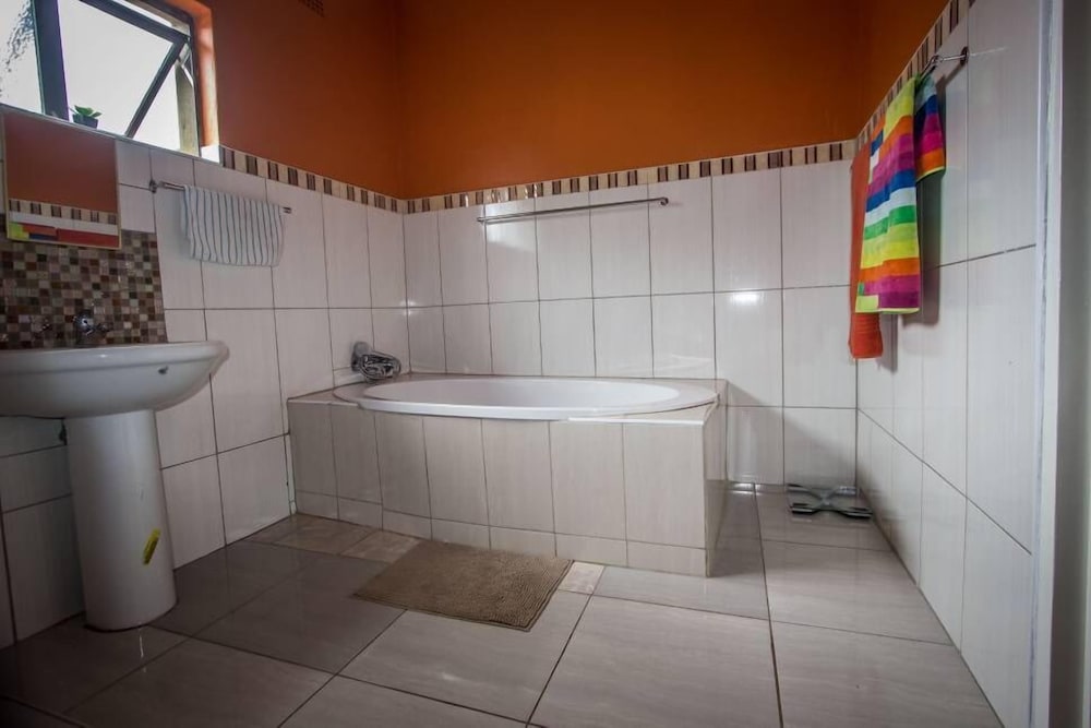 Classic House, 4 Bedrooms photo 3