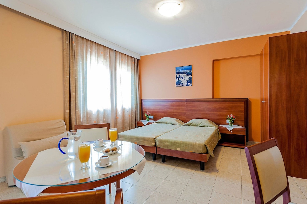 Double Room - Photo 1