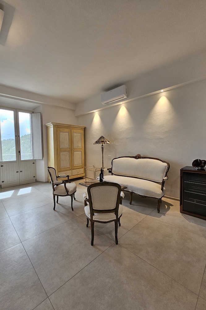 Deluxe Double Room, 1 King Bed, Balcony, Hill View