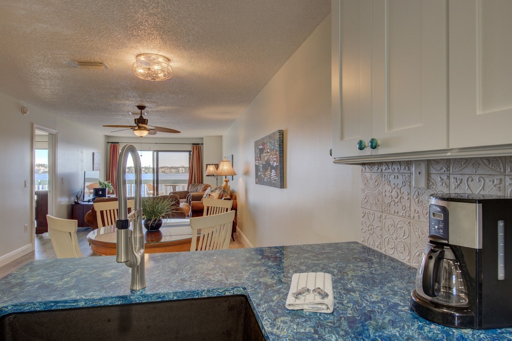 Condo, 2 Bedrooms photo 3