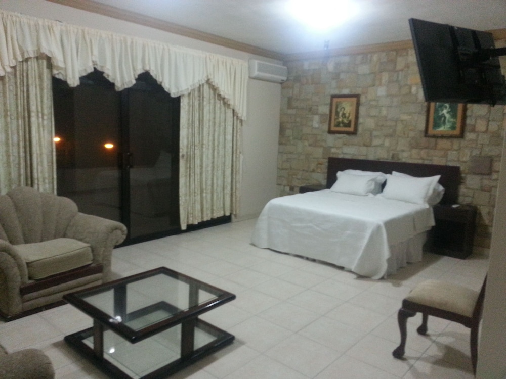 Double Room, 1 Queen Bed, Private Bathroom photo 1