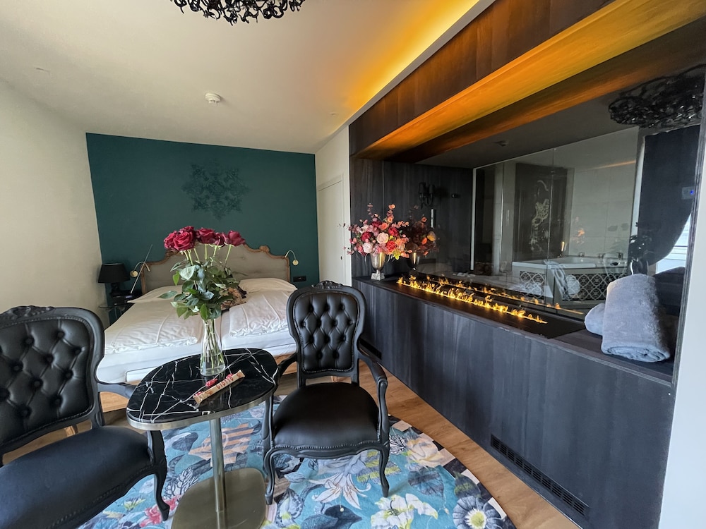 Exclusive Studio Suite, Lake View