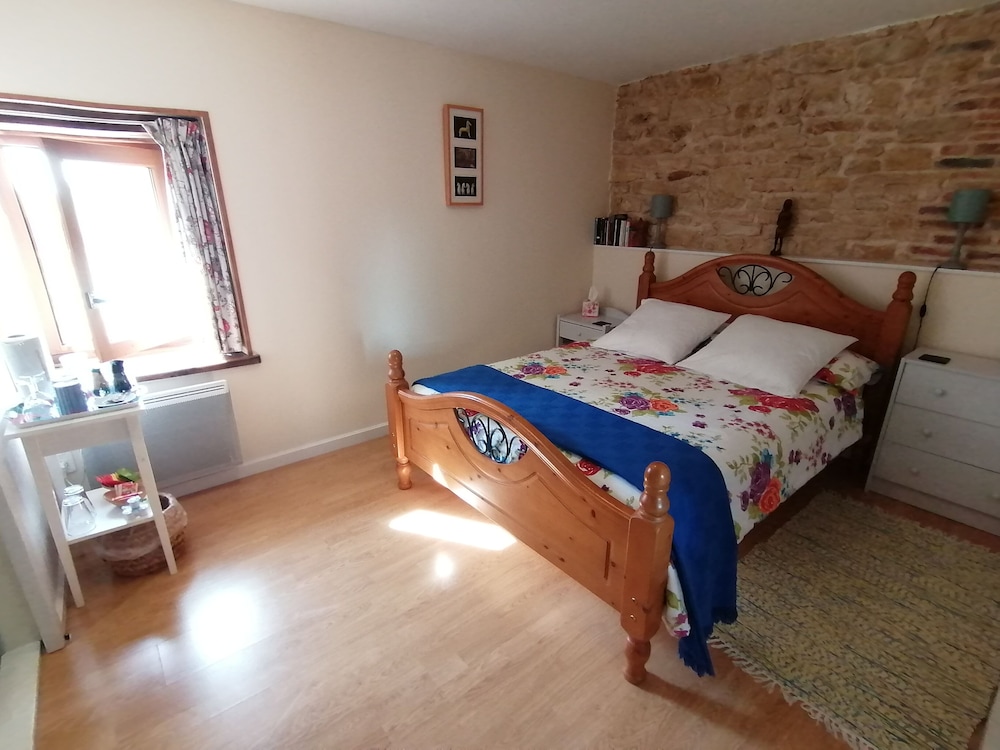 Double Room Single Use, 1 Double Bed (Le Clain) photo 1