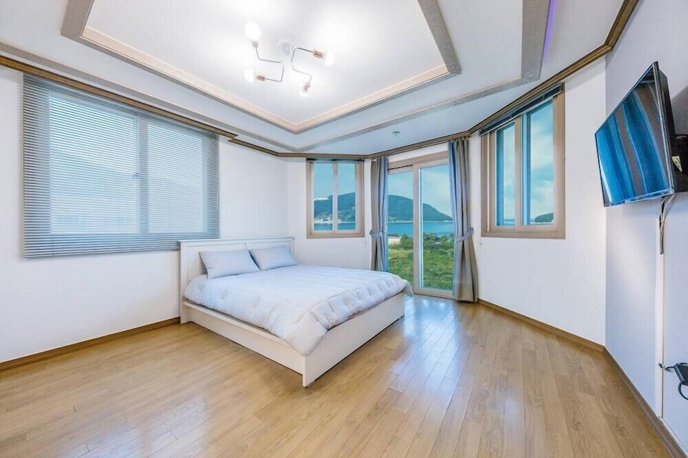 Room (Luna) - Photo 4