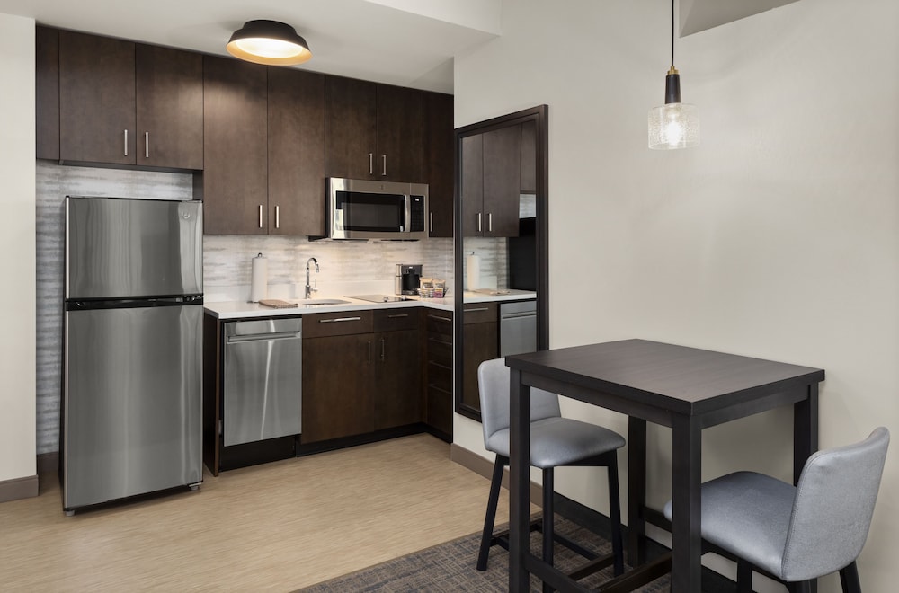 Suite, 1 Bedroom - Photo 4