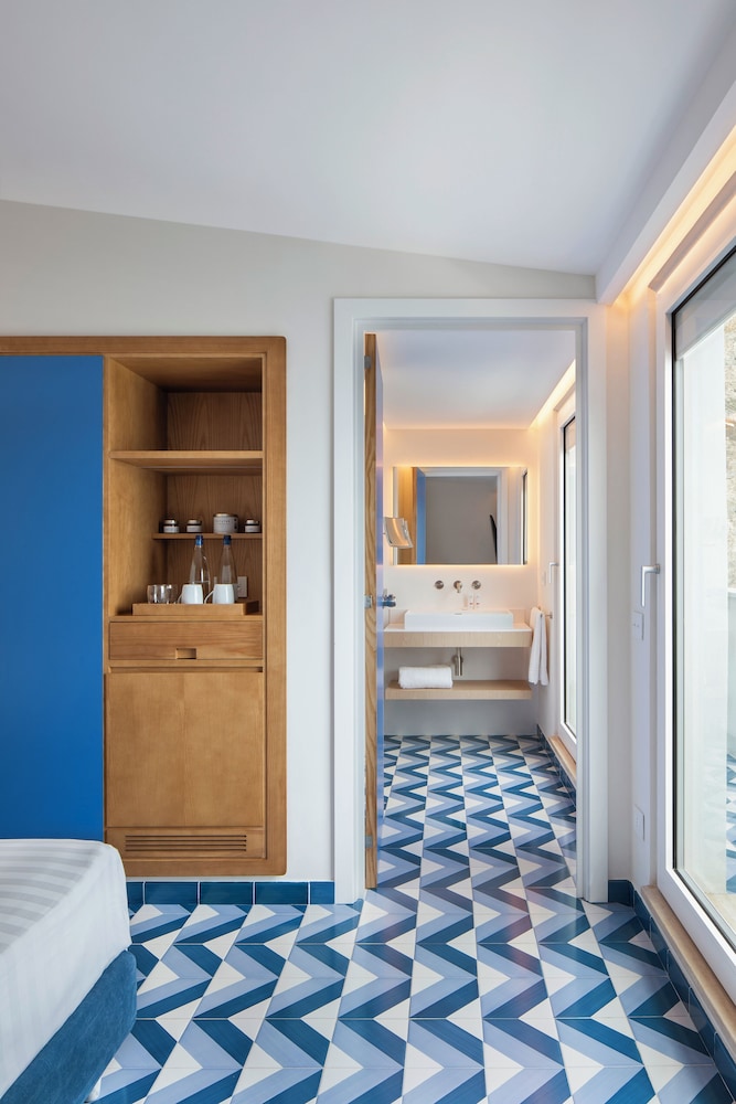 Suite, Sea View - Photo 8