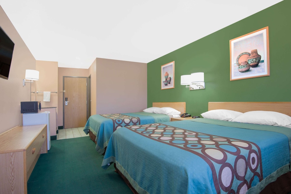 Standard Room, 2 Queen Beds - Photo 1