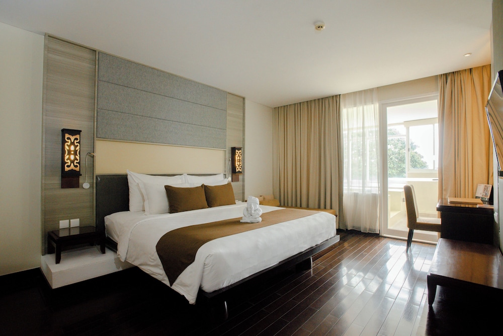 Premier Suite, 1 Bedroom, Refrigerator & Microwave