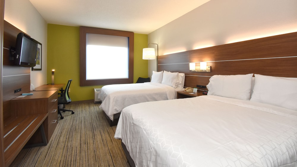 Standard Room, 2 Queen Beds photo 3