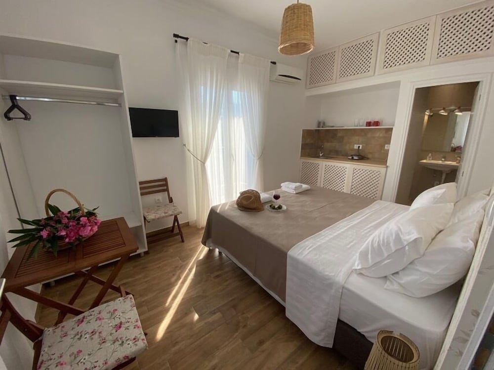 Deluxe Apartment, 1 Queen Bed, Sea View