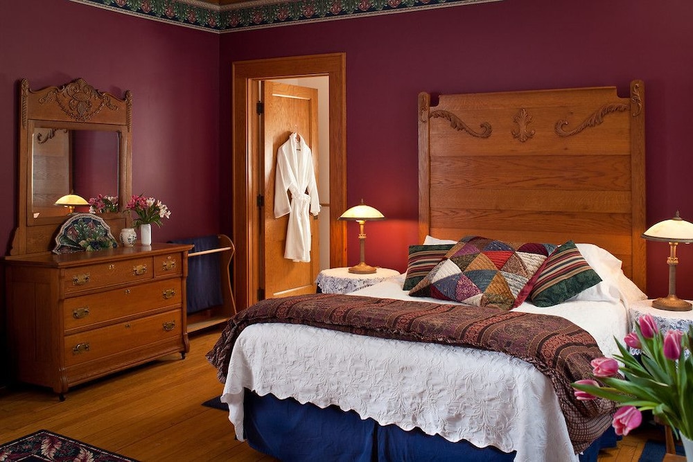Double Room, 1 King Bed, Jetted Tub, Ground Floor
