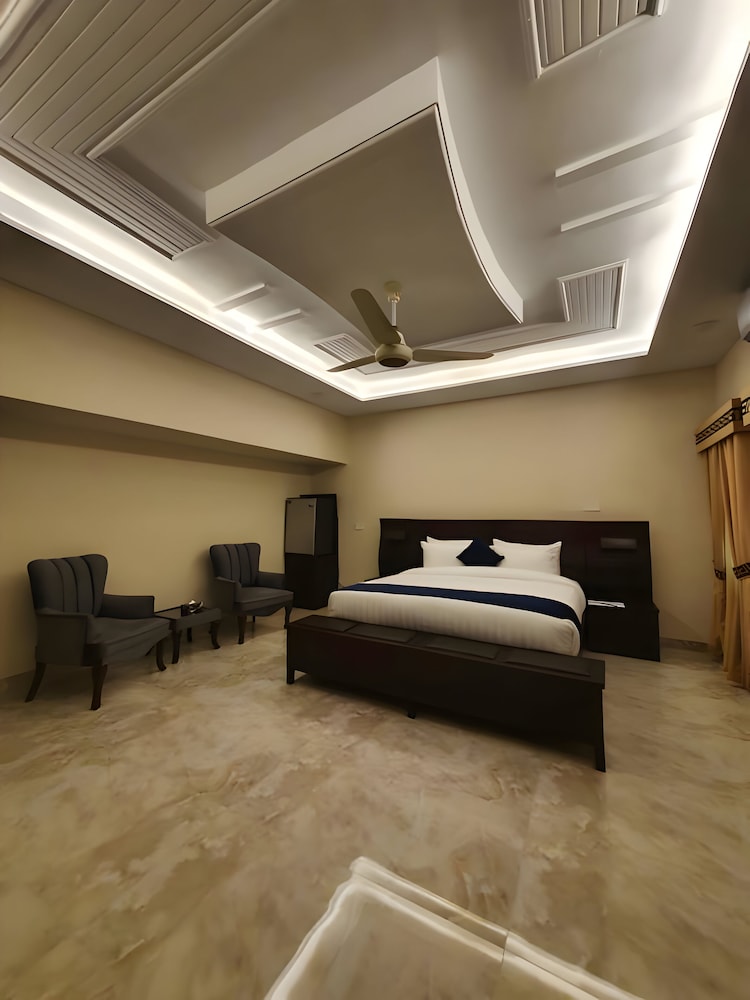 Deluxe Room - Photo 7