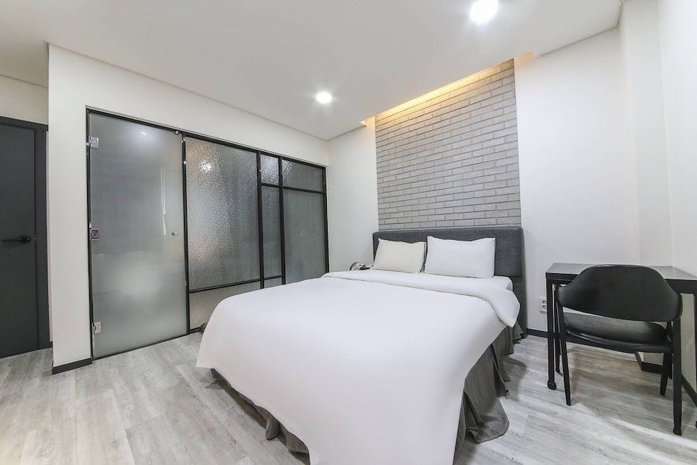 Standard Room (Extra Duvet cost KRW10,000, Mixed Gender not allowed more than 3 for all room type) photo 3