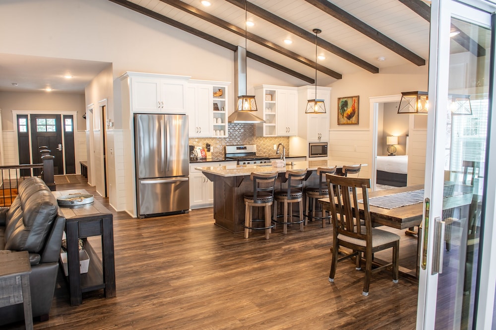 593 - 5 Bdrm Fairway Pines