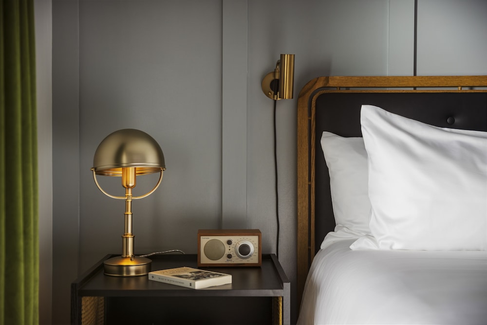 Deluxe Room, 1 King Bed, Accessible (Hearing) - Photo 2