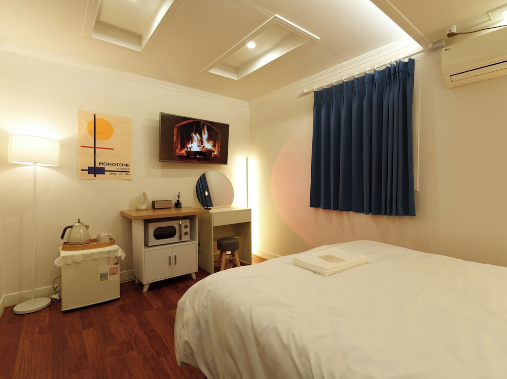 Deluxe Room (B)