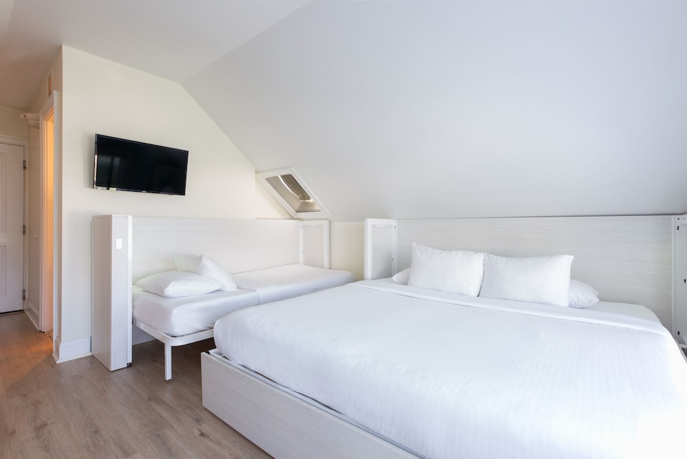 NYAH Private Loft 1 King and 2 Single Beds photo 3