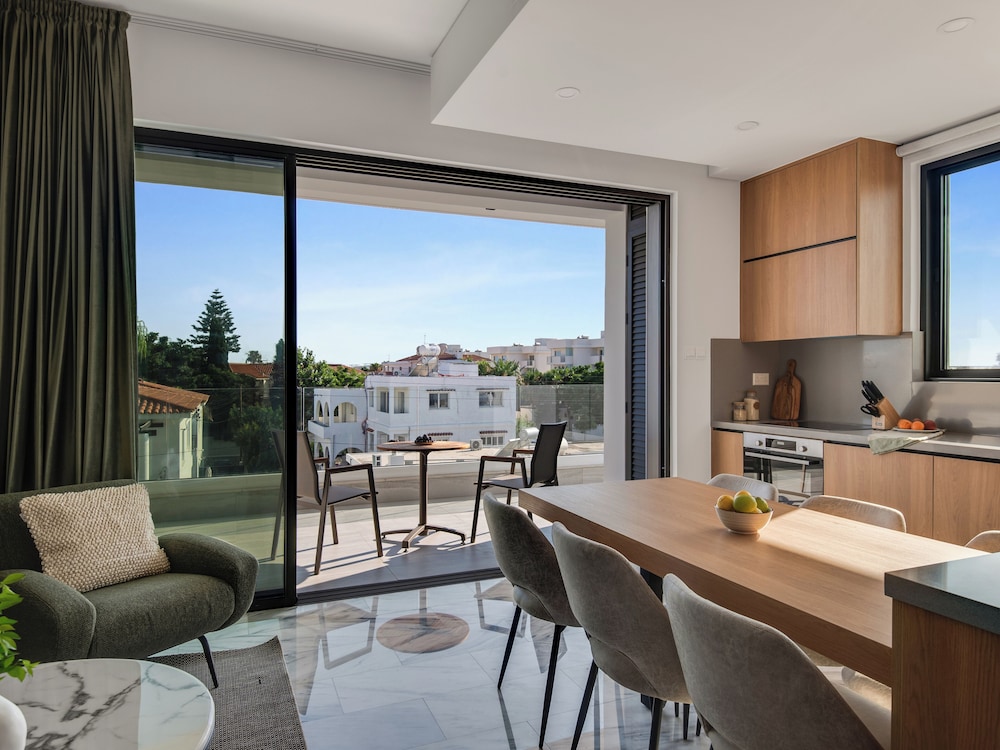 Apartment, 2 Bedrooms, Balcony photo 2
