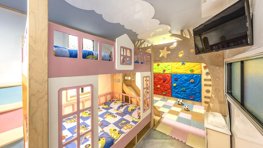 Basic Room, 1 Bedroom (luxury caravan kids) photo 1