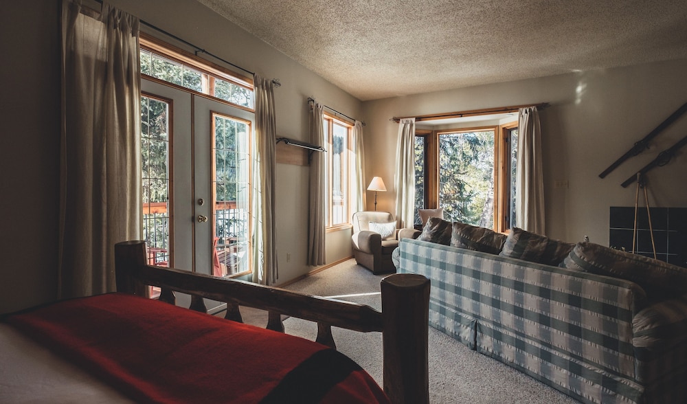 Signature Suite, 1 Queen Bed with Sofa bed, Terrace, Mountain View photo 1