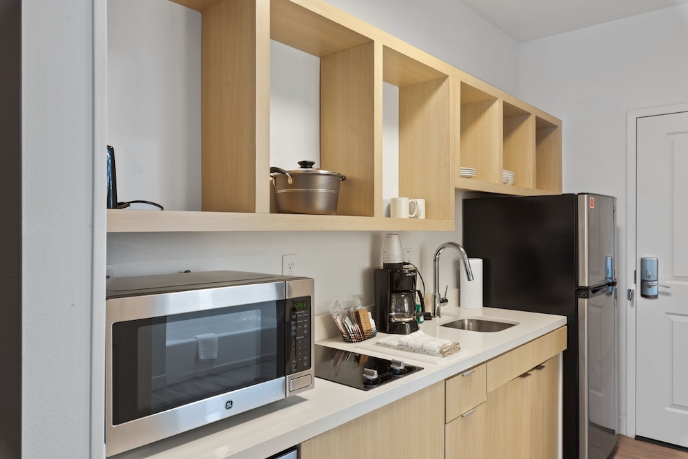 Studio, Multiple Beds - Photo 7