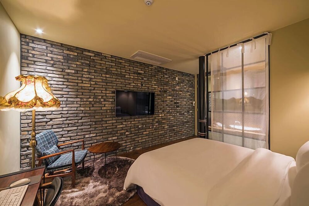 Standard Room (Bath Bomb Package) - Photo 3