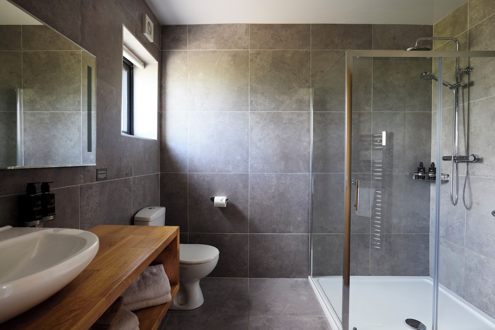 Executive Double Room, 1 King Bed, Private Bathroom photo 2