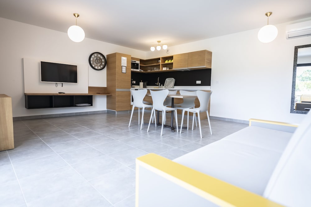 Superior Apartment, 2 Bedrooms, Kitchen, Ground Floor