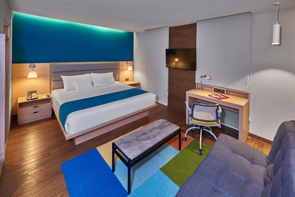 Suite, 1 King Bed With Sofa Bed, Non Smoking photo 2