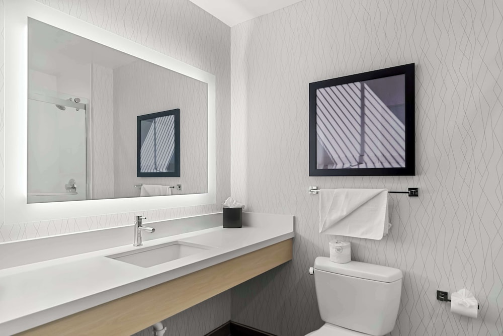 Suite, 2 Queen Beds, Non Smoking, Refrigerator & Microwave (With Sofabed) - Photo 5