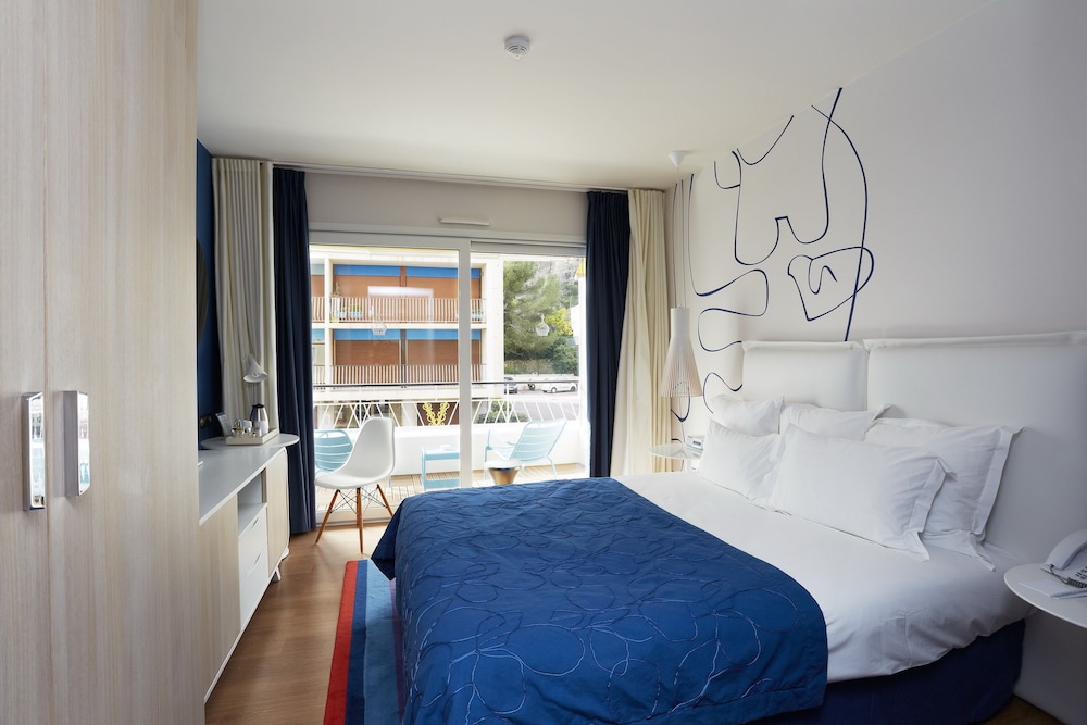 Classic Room, 1 Queen Bed, Balcony photo 3