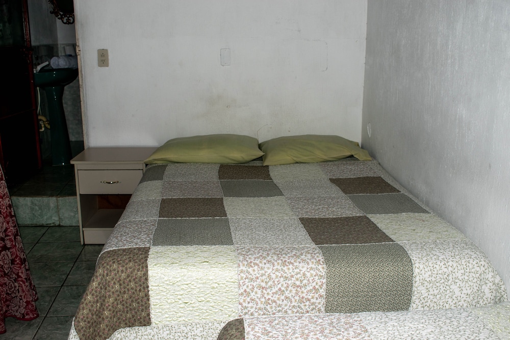 Basic Double Room photo 2