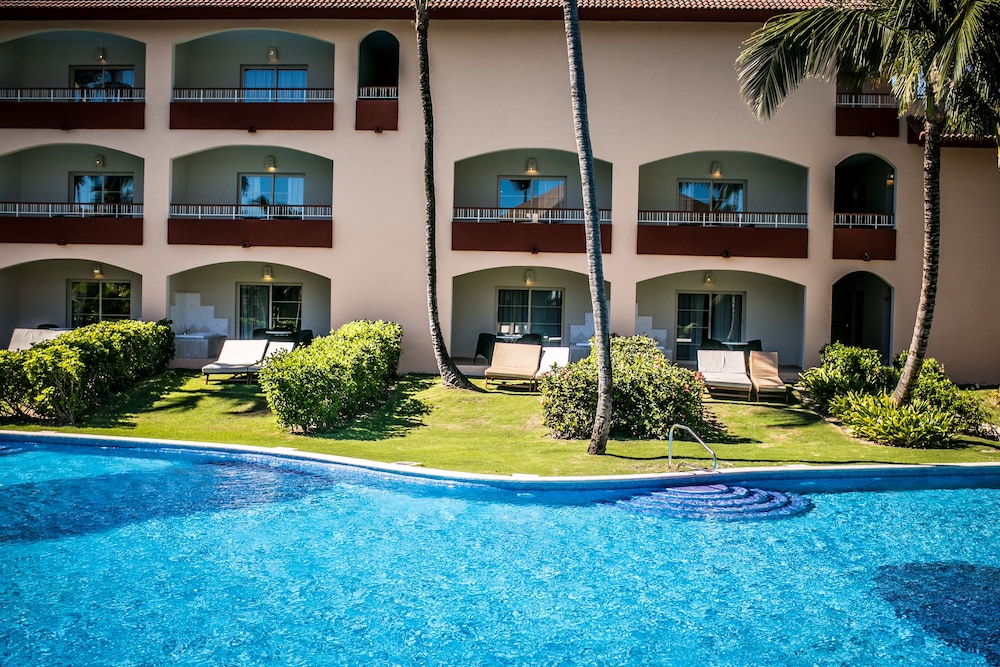 Majestic Junior Suite with Indoor and Outdoor Hot Tub, Pool Access photo 2