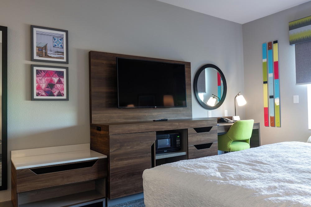 Room, 1 King Bed, Accessible photo 3