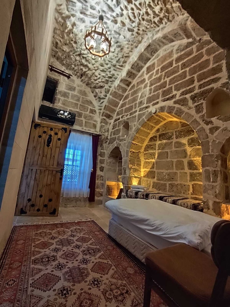 Mem U Zin Room