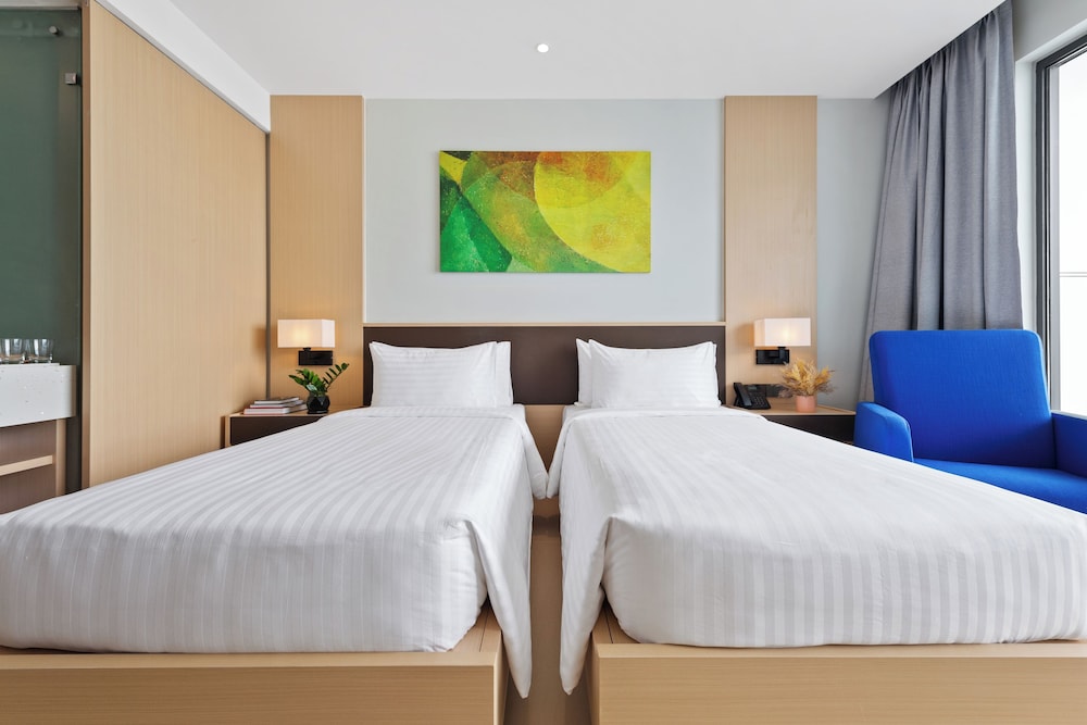 Deluxe Twin Room with Seaview - Photo 5