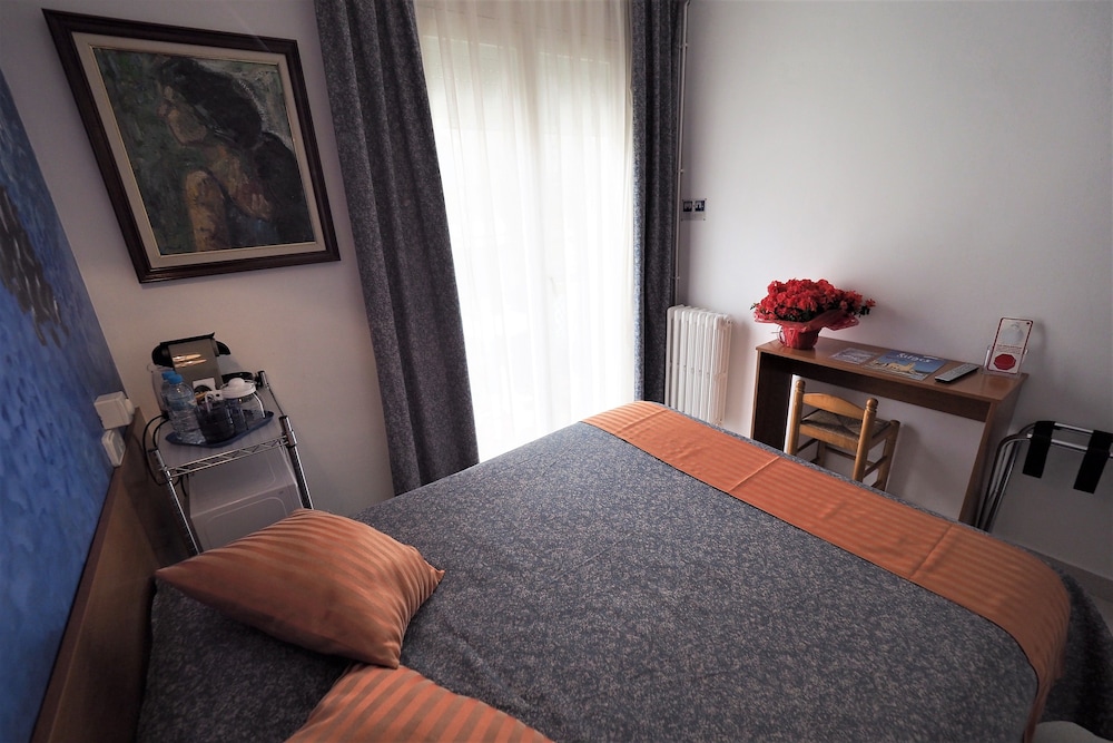 Basic Double Room Single Use, 1 Double Bed photo 3