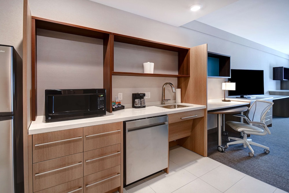 Studio Suite, 1 King Bed (Landmark View) - Photo 4