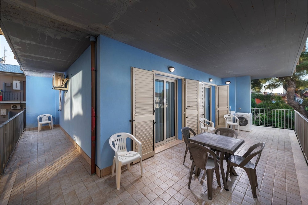 Two-room apartment with Terrace photo 2