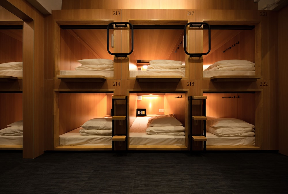 Adjacent Room Standard Capsule, Men only photo 1