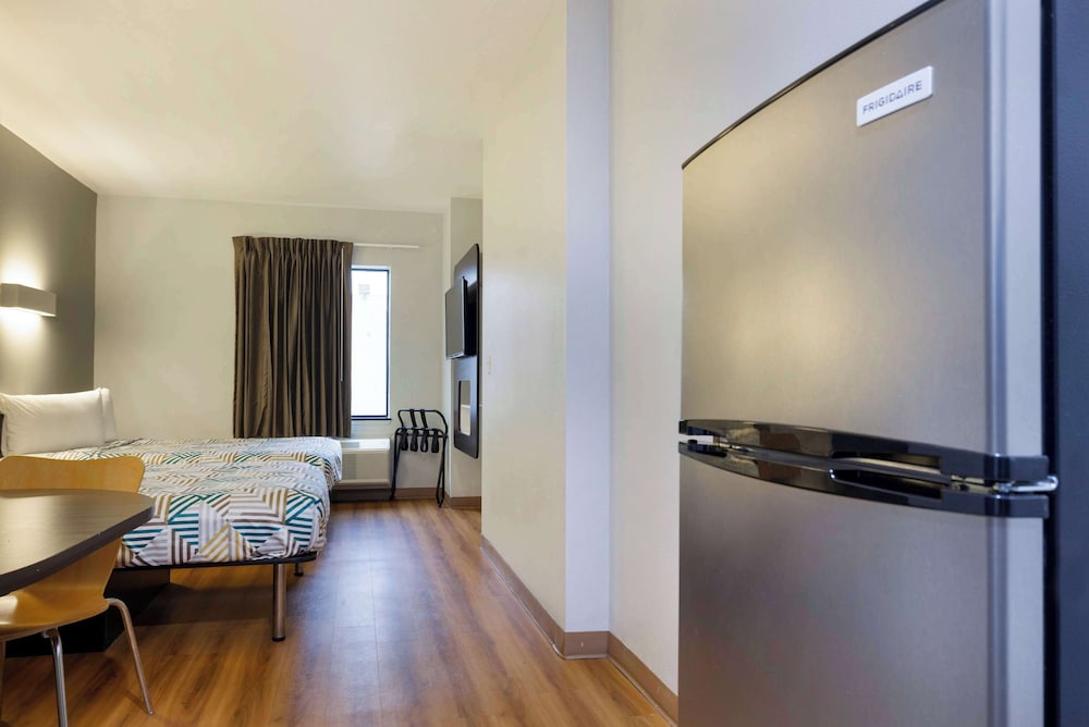 Standard Room, 2 Double Beds, Non Smoking, Refrigerator & Microwave - Photo 4