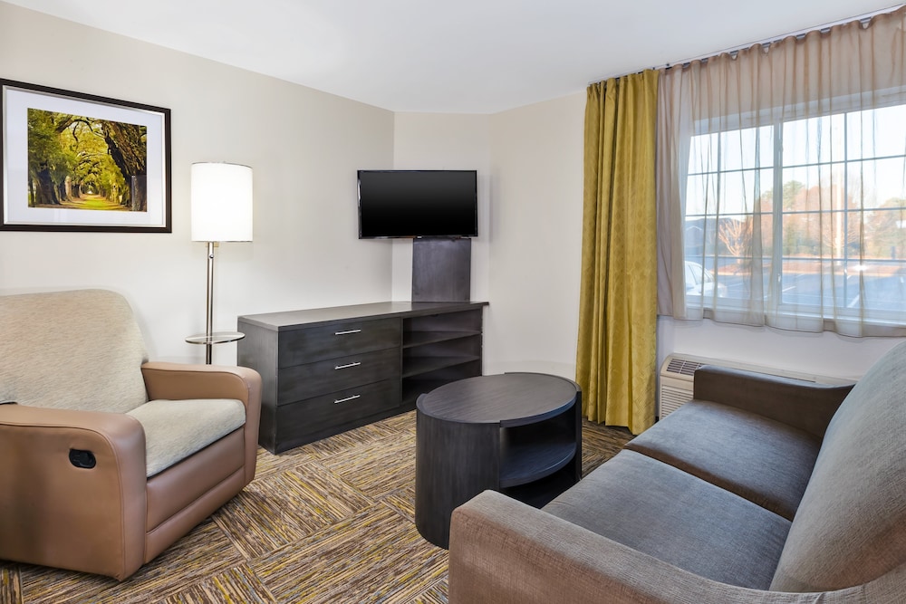Suite, 1 Queen Bed - Photo 8