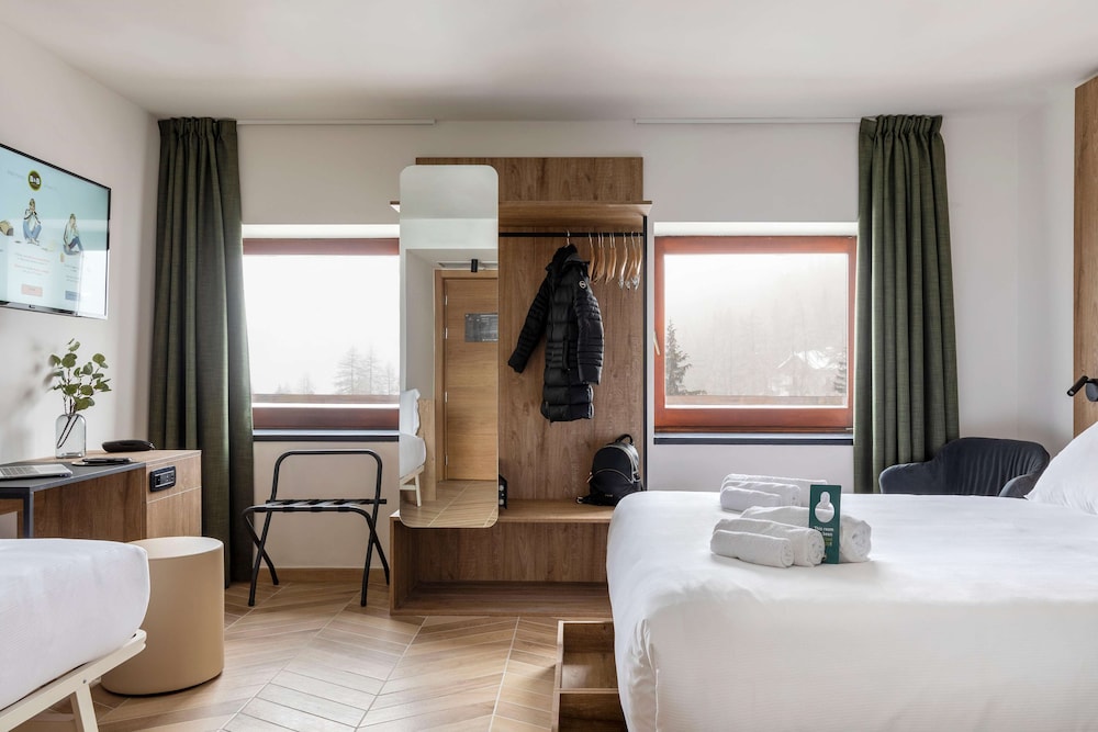 Standard Triple Room, Non Smoking, Mountain View